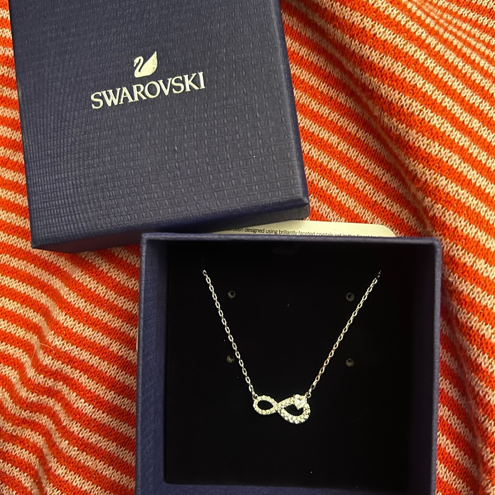 NEW Swarovski Infinity Twist Necklace